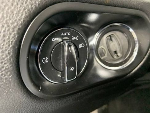 Used 2019 Porsche Macan AWD/4WD image 30