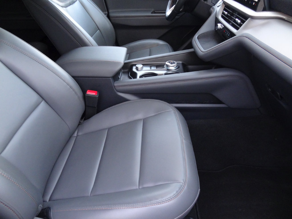 Used 2026 Ford Explorer Active w/ Active Comfort Package AWD/4WD image 16