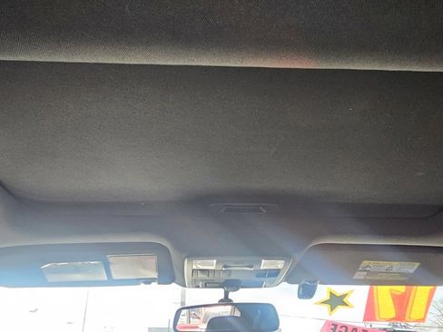 Used 2017 Toyota Tacoma TRD Off-Road image 12