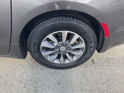 Used 2020 Chrysler Pacifica Touring w/ Cold Weather Group FWD image 20