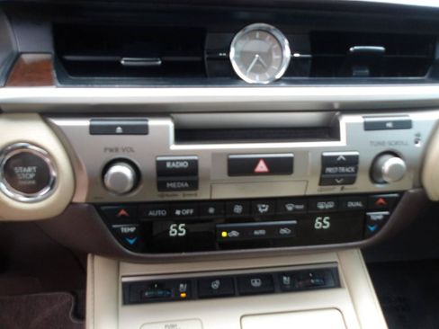 Used 2016 Lexus ES 350 w/ Luxury Package w/Wood Trim FWD image 26