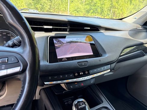 Used 2020 Cadillac XT4 Premium Luxury w/ Cold Weather Package FWD image 17