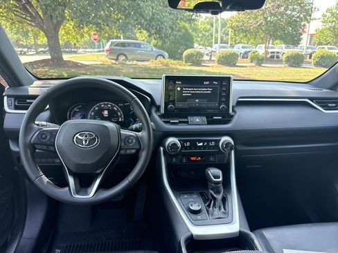 Used 2020 Toyota RAV4 XSE w/ Protection Package AWD/4WD image 29