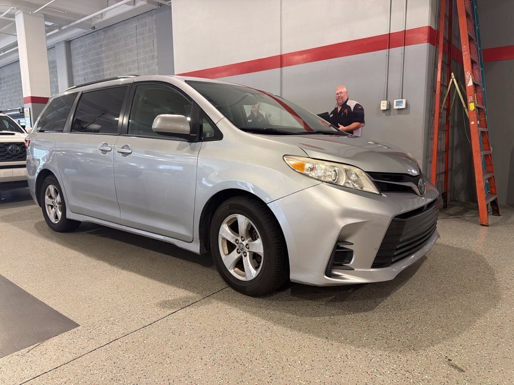 Used 2020 Toyota Sienna LE FWD image 1