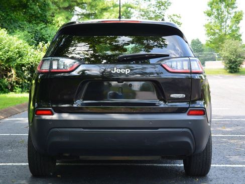 Used 2020 Jeep Cherokee Latitude Plus w/ Comfort/Convenience Group FWD image 6