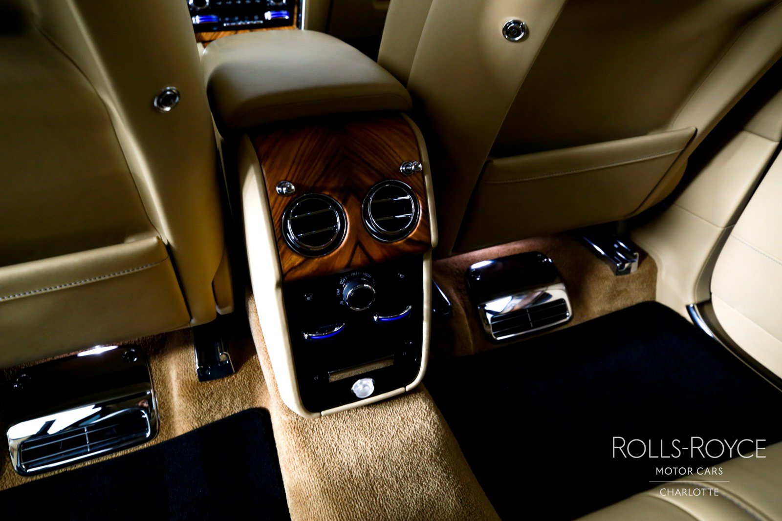 Certified 2020 Rolls-Royce Cullinan AWD/4WD image 23