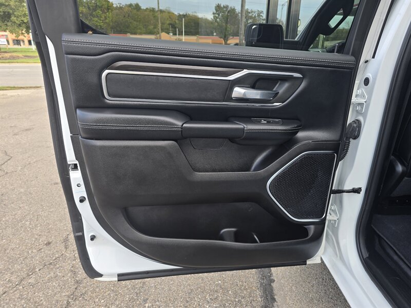 Used 2026 RAM 1500 Laramie AWD/4WD image 12