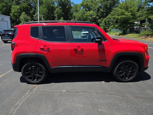 Used 2023 Jeep Renegade Altitude w/ Convenience Group I AWD/4WD image 2