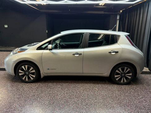 Used 2014 Nissan Leaf SL w/ Premium Package FWD image 5