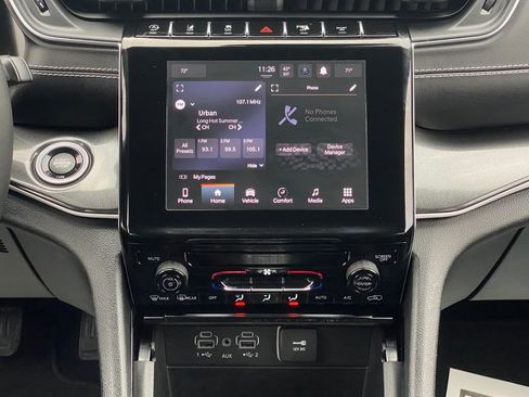 Used 2023 Jeep Grand Cherokee Laredo image 21