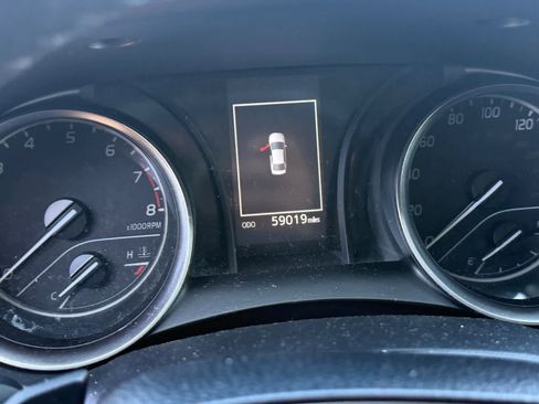 Used 2024 Toyota Camry SE image 11