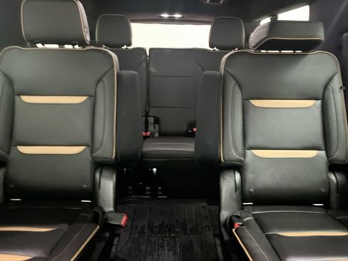 Used 2022 GMC Yukon XL AT4 w/ AT4 Premium Package AWD/4WD image 12