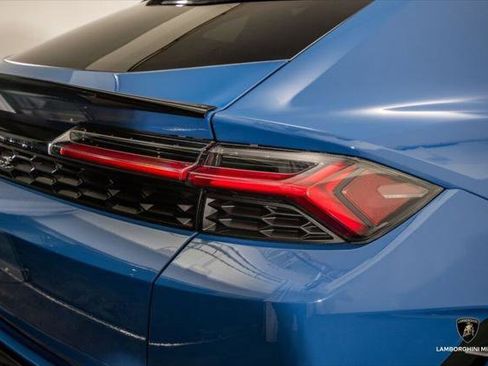 Used 2025 Lamborghini Urus SE AWD/4WD image 30