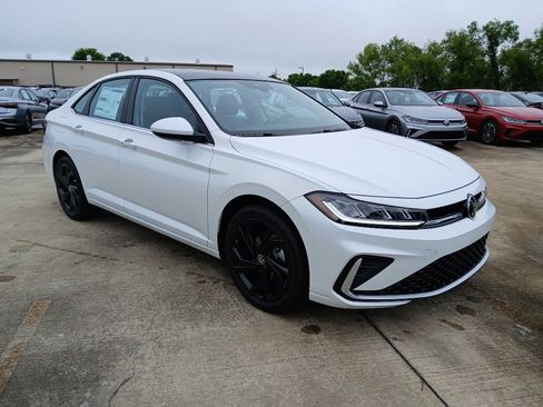 New 2026 Volkswagen Jetta SE FWD image 7