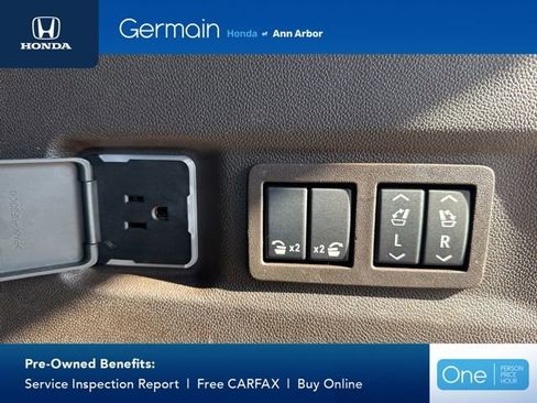 Used 2024 Chevrolet Suburban Z71 w/ Luxury Package AWD/4WD image 16