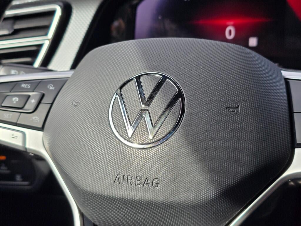 Used 2024 Volkswagen Atlas Cross Sport SEL R-Line AWD/4WD image 31