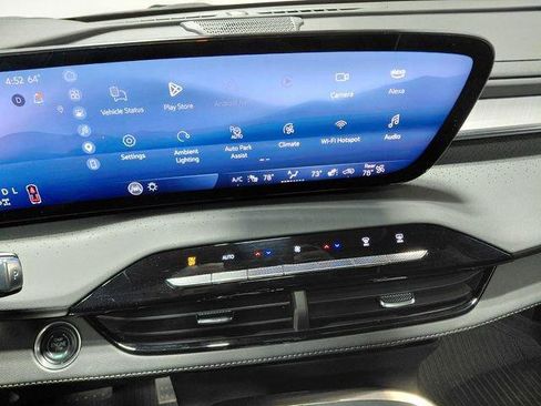 Used 2025 Buick Enclave Avenir AWD/4WD image 57