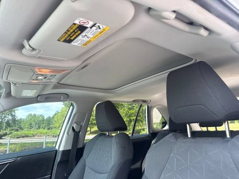 Used 2019 Toyota RAV4 XLE w/ Convenience Package FWD image 30