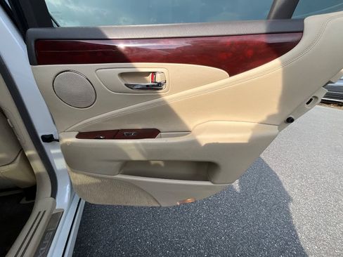 Used 2010 Lexus LS 460 RWD image 19