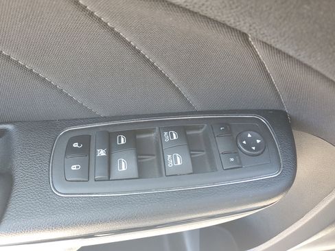 Used 2022 Dodge Charger SXT w/ Blacktop Package image 25