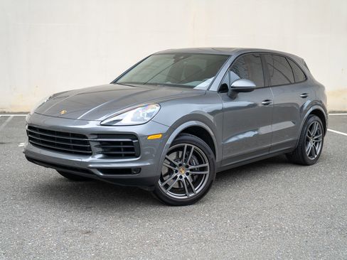 Used 2023 Porsche Cayenne image 1