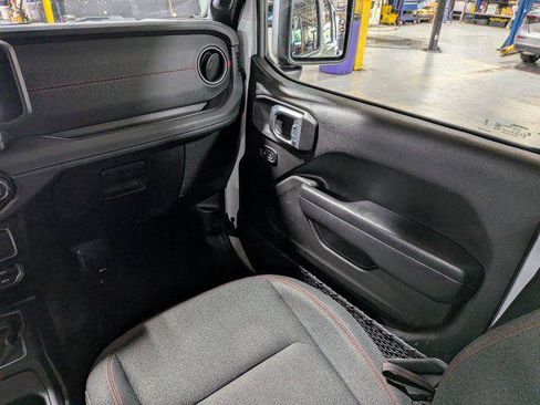 Certified 2025 Jeep Wrangler Unlimited Rubicon AWD/4WD image 17