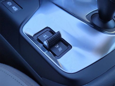 Used 2019 Jaguar E-PACE S image 26