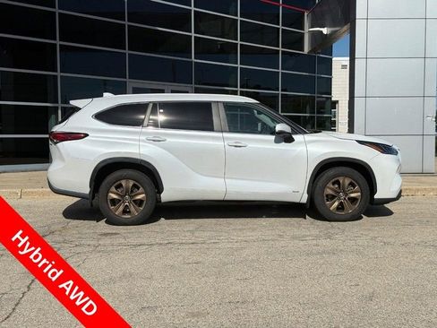 Used 2023 Toyota Highlander Bronze Edition AWD/4WD image 2