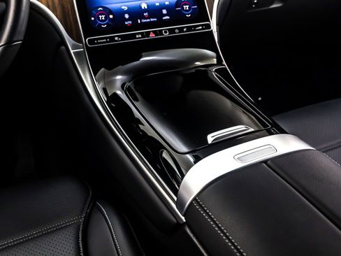 Certified 2025 Mercedes-Benz GLC 300 image 7