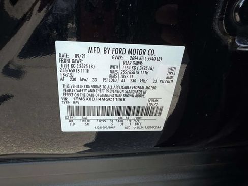 Used 2021 Ford Explorer XLT w/ Equipment Group 202A AWD/4WD image 18