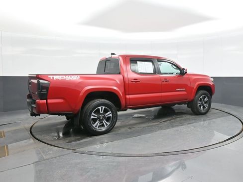 Certified 2017 Toyota Tacoma TRD Sport w/ Tow Package (A/T) image 7