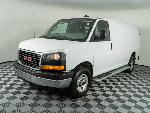 Used 2024 GMC Savana 2500 w/ Driver Convenience Package image 3
