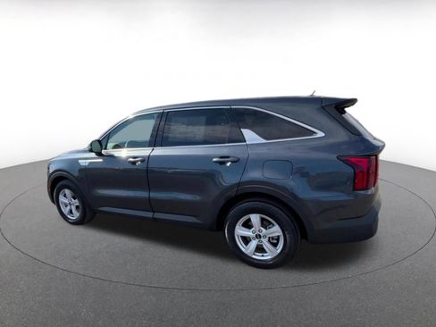 Used 2023 Kia Sorento LX FWD image 10