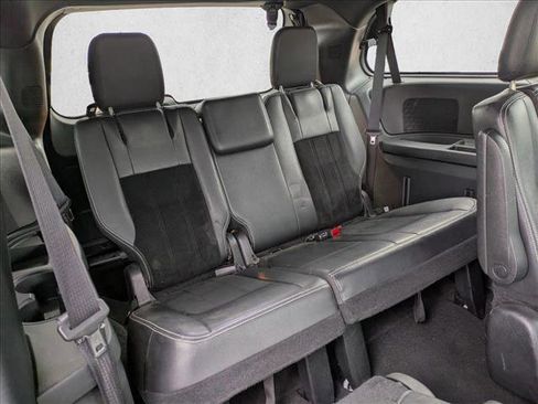 Used 2016 Dodge Grand Caravan SXT image 21