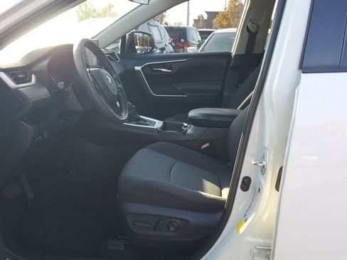 Used 2020 Toyota RAV4 XLE image 18