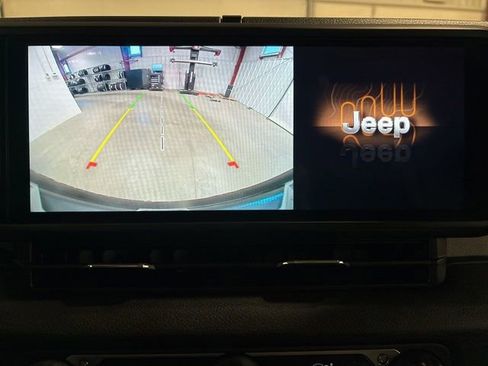Used 2024 Jeep Wrangler Unlimited w/ Convenience Group AWD/4WD image 32