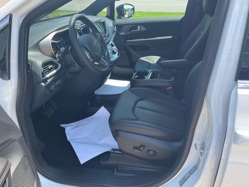 New 2027 Chrysler Pacifica Select w/ Family Tech Group FWD image 5