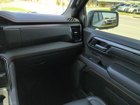 Used 2022 GMC Sierra 1500 AT4 w/ AT4 Premium Package AWD/4WD image 15