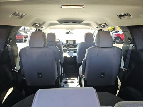 Used 2025 Toyota Sienna LE image 12