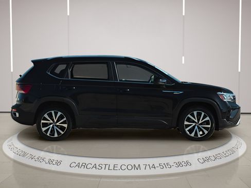 Used 2022 Volkswagen Taos SE FWD image 6