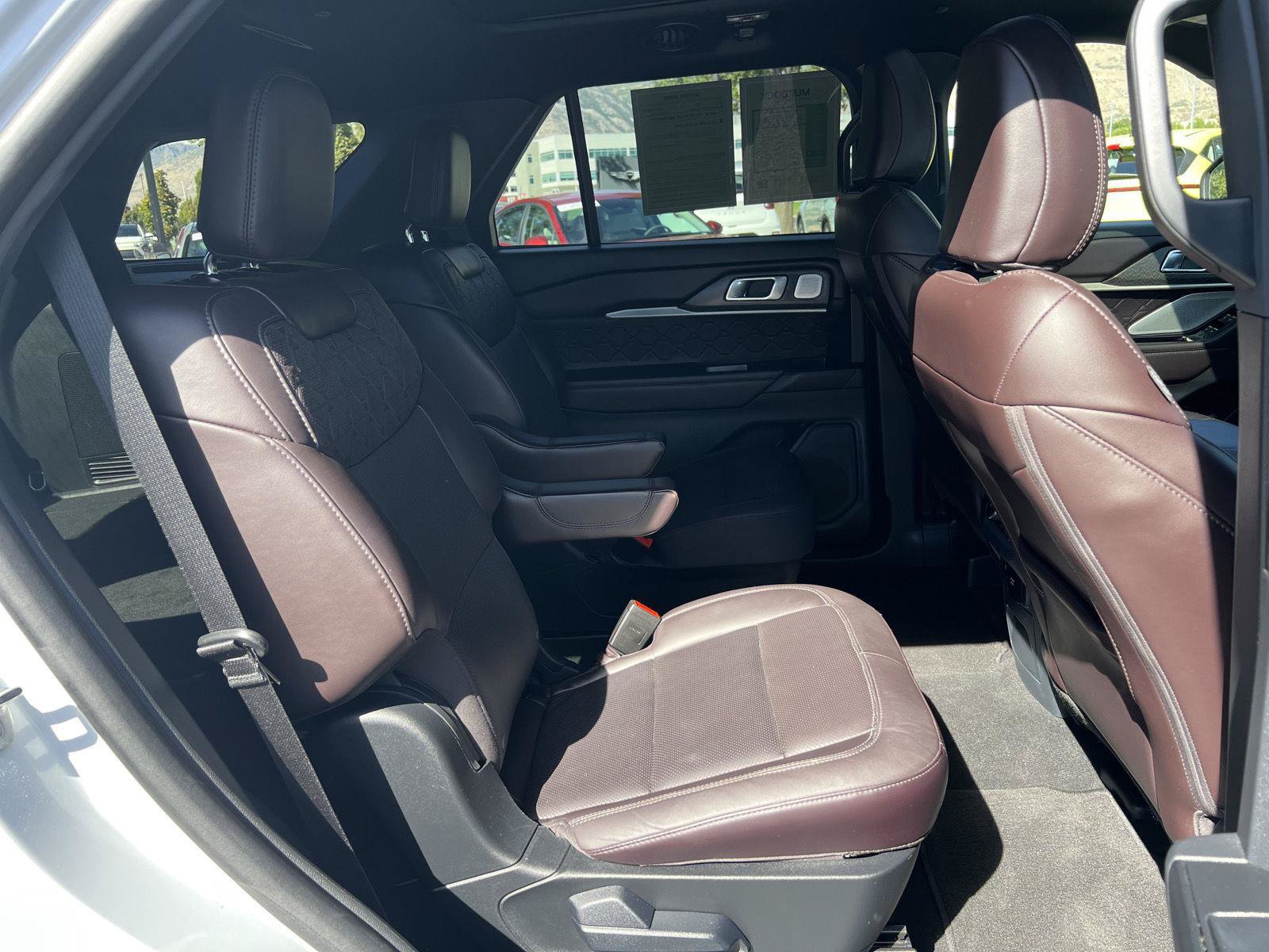Used 2025 Ford Explorer Platinum w/ LUX Leather Package AWD/4WD image 21