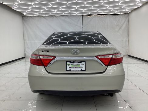 Used 2015 Toyota Camry LE image 10