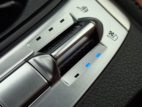 Used 2025 Kia Carnival SX Prestige image 28