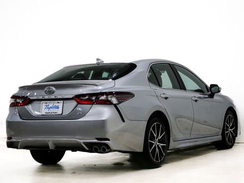 Used 2023 Toyota Camry SE image 6