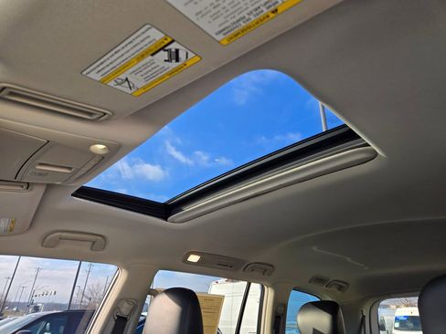 Used 2022 Nissan Armada SL w/ Captain's Chairs Package image 26