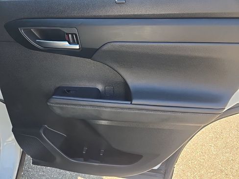 Used 2023 Toyota Highlander XLE image 34