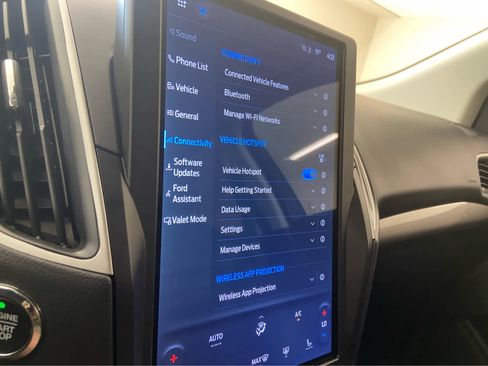 Used 2024 Ford Edge SEL image 31