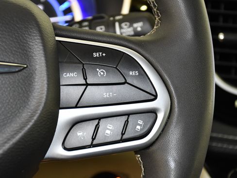 Used 2023 Chrysler Pacifica Limited FWD image 22