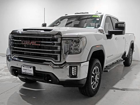 Used 2021 GMC Sierra 2500 SLT w/ SLT Preferred Package AWD/4WD image 3