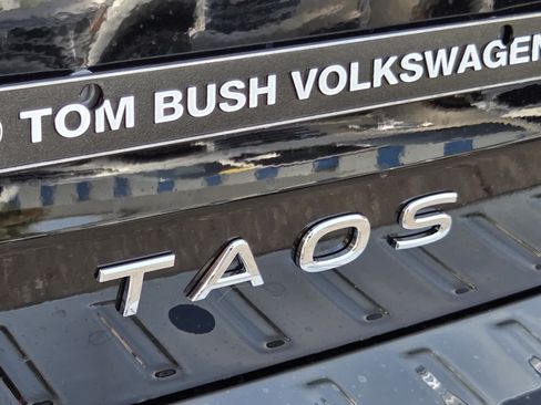 New 2026 Volkswagen Taos SE FWD image 15